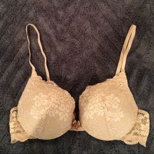 Victoria’s Secret Angel lacy nude bra 34b